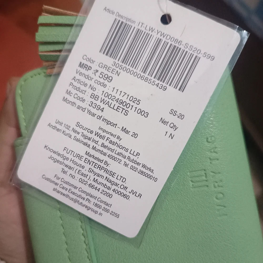 Cute Bi-fold wallet 💚 - Picture 7 of 9